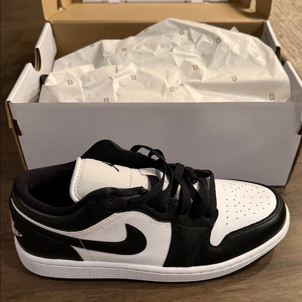 Nike WMNS AIR JORDAN 1 LOW Monochrome Low-Top Sneakers